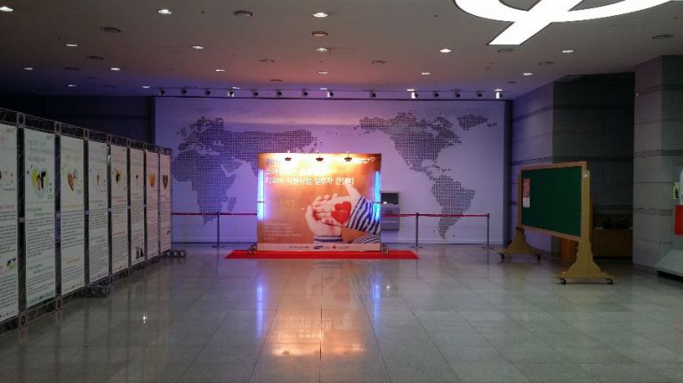 수애드컴 - 대한의료사회복지 전시부스